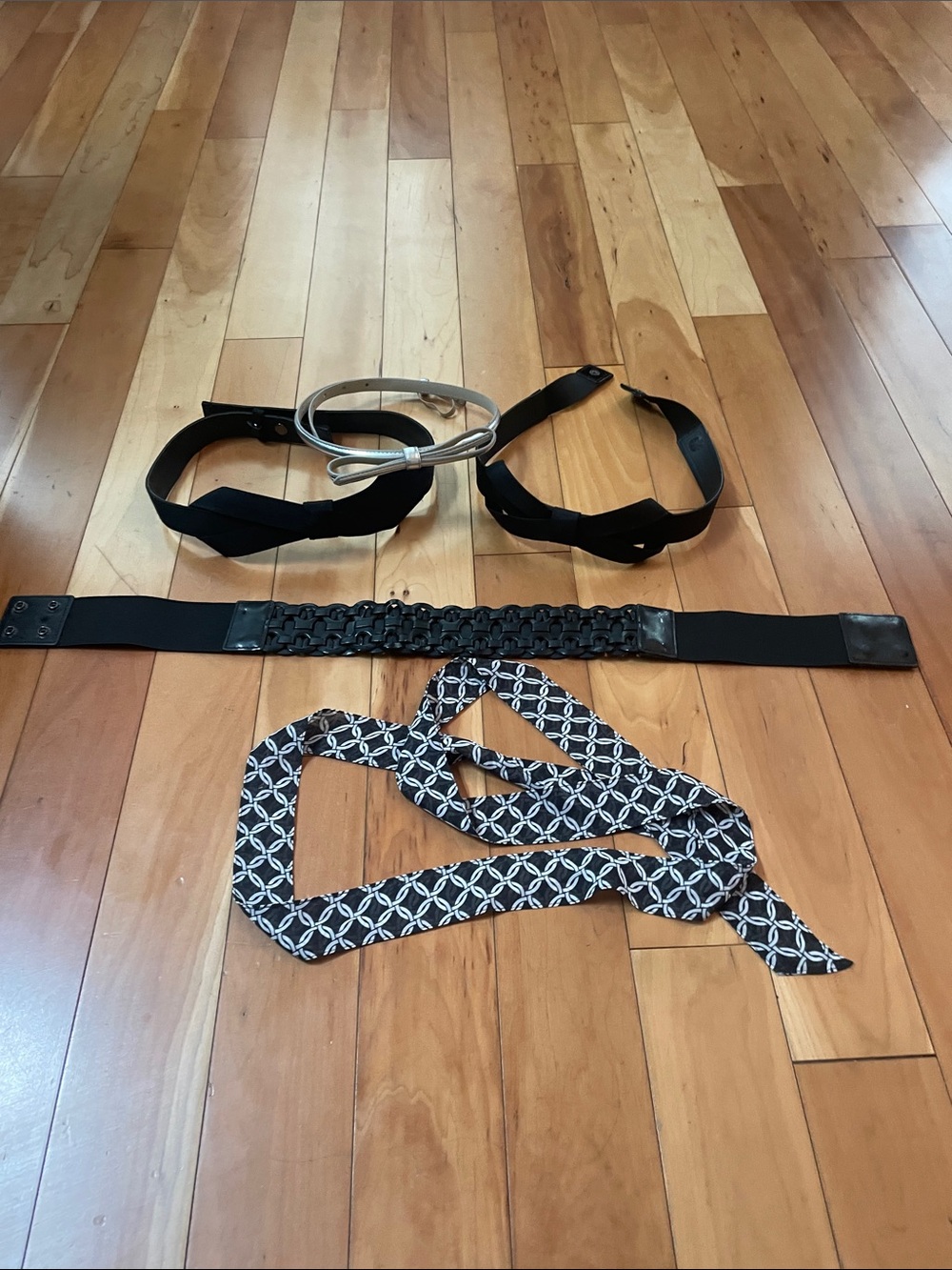 Set of 5 Women's White House Black Market Belts , Scarf belt